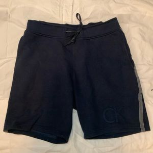 Short Calvin Klein size medium